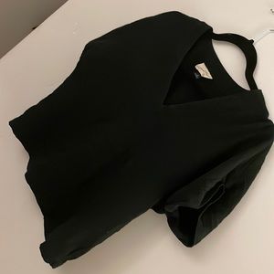 Black v-neck shirt, comfortable and great basic